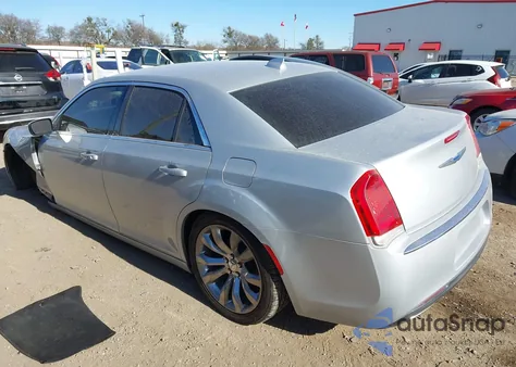 2019 Chrysler 300 Touring z USA, uszkodzony, nr VIN 2C3CCAAG3KH654483